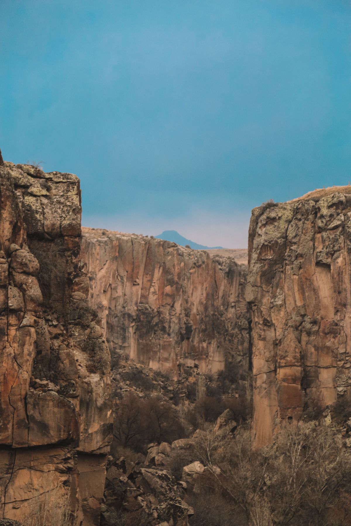 Aksaray Ihlara Vadisi'nin doğal kanyon yapısı ve kaya oluşumları