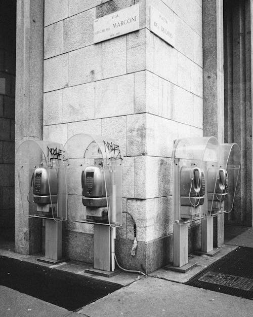 Kostenloses Stock Foto zu angebracht, bürgersteig, gebäude außen