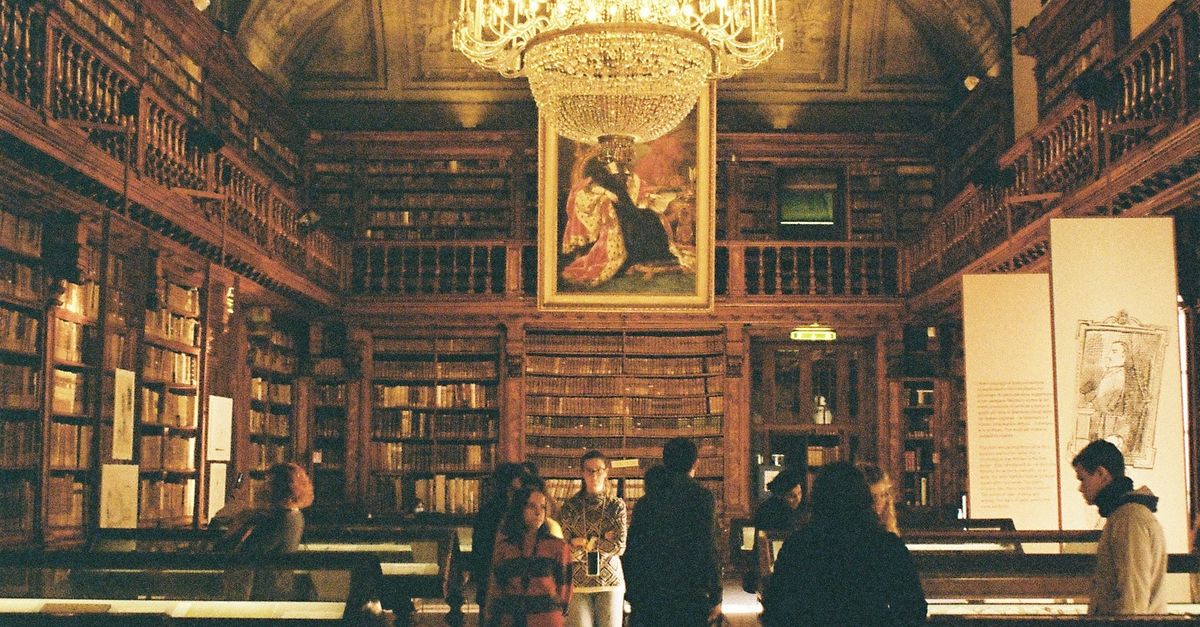 Las bibliotecas más originales por su arquitectura y frescos históricos Las bibliotecas más originales por su arquitectura y frescos históricos