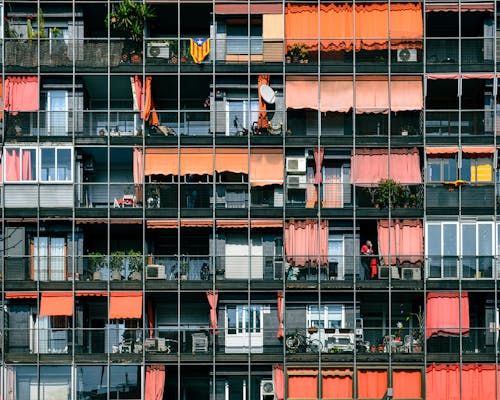 Kostenloses Stock Foto zu apartments, außen, balkone