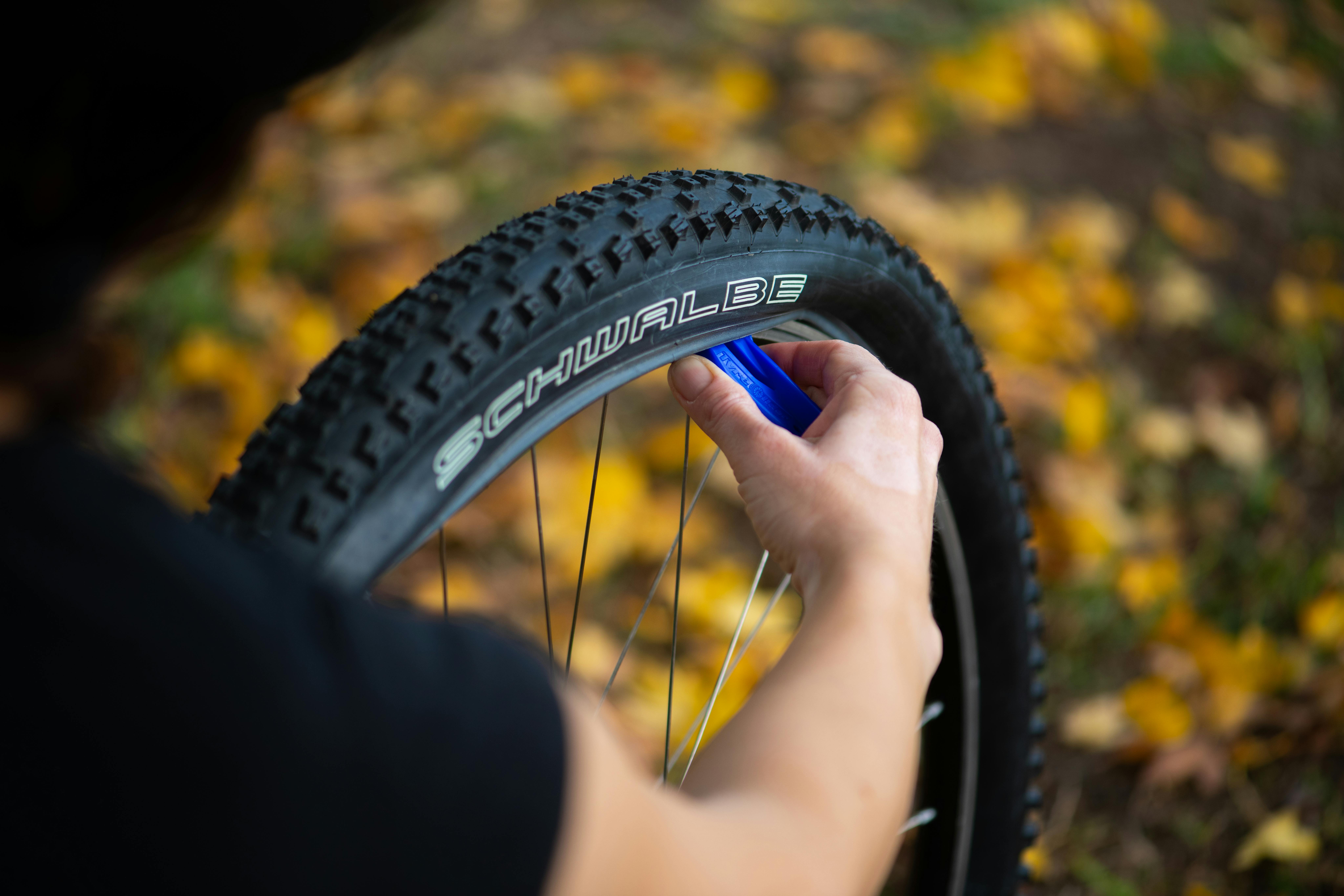 flat-tire-fix-photos-download-the-best-free-flat-tire-fix-stock-photos