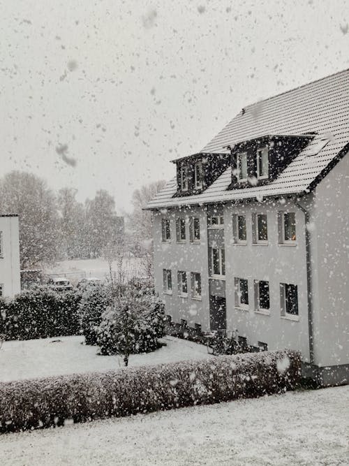 Fotos de stock gratuitas de blanco y negro, casas, escala de grises