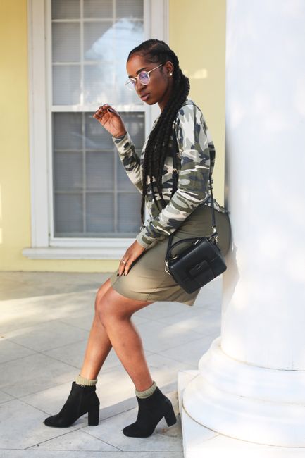 Camo sweatshirt and a utility skirt, feels like exactly the right mix for today.
#dailystyle #olive #sweatshirt #skirt