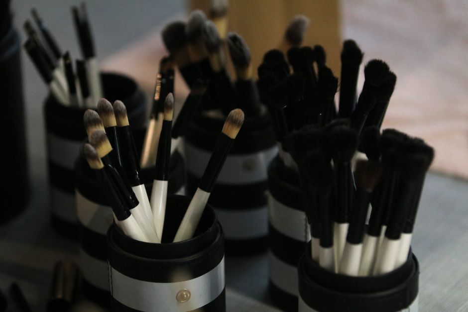 angled contour brush use