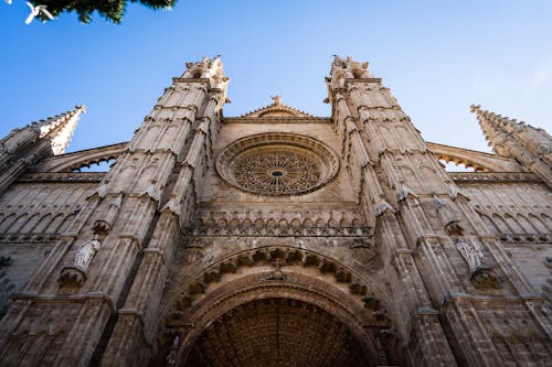 Photo of the Facade of the Cathedral in Palma de Mallorca, Spain