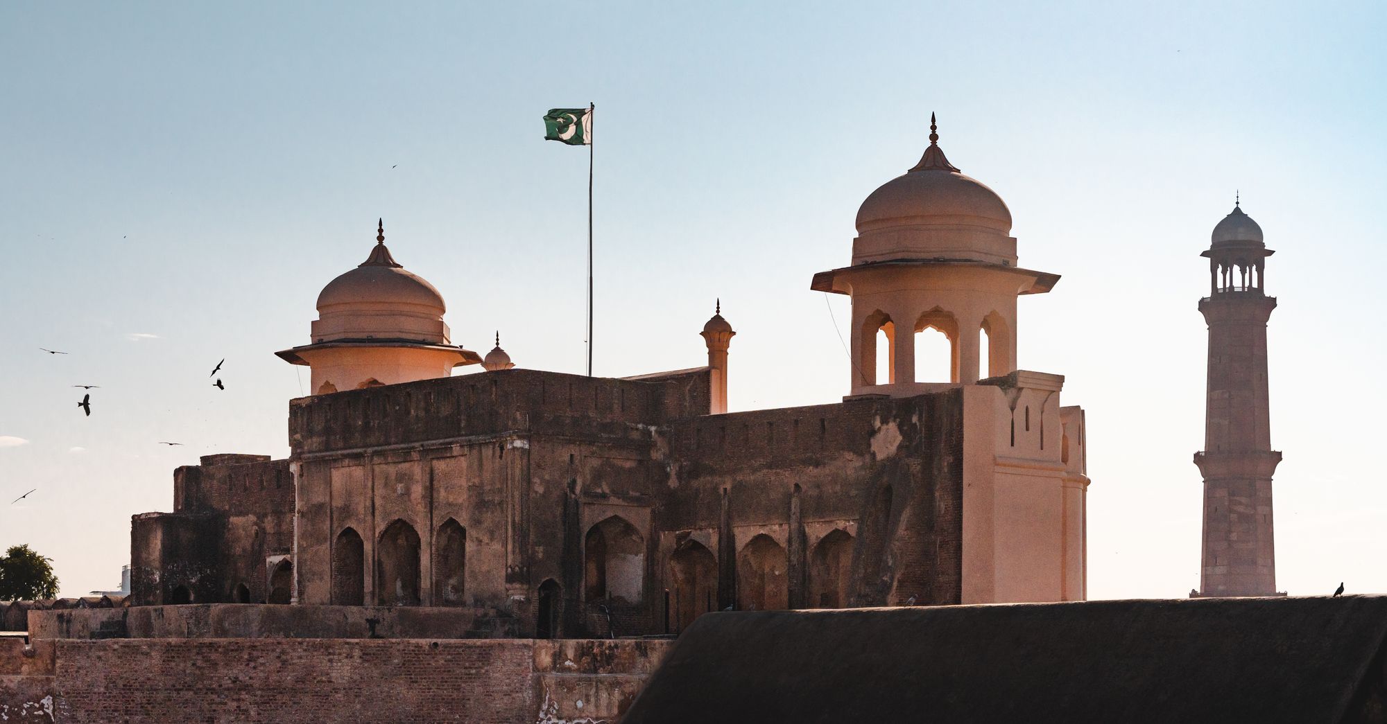 Witkoff, Kushner Pakistan Trip for Iran Talks Ignites Geopolitical Risk Premium