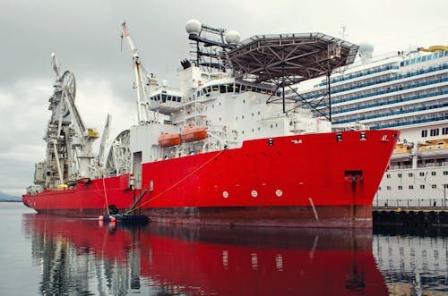Бесплатное стоковое фото с гавань, груз, красный корабль