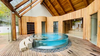 Free Modern Wooden Interior with Jacuzzi Stock Photo