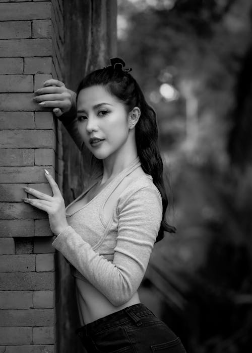 Kostnadsfri bild av asiatisk kvinna, elegant, gråskale
