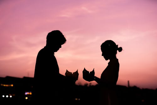 Free Silhouette of a Romantic Couple during Sunset Stock Photo