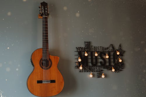 Imagine de stoc gratuită din agățat, chitară acustică, decorațiune