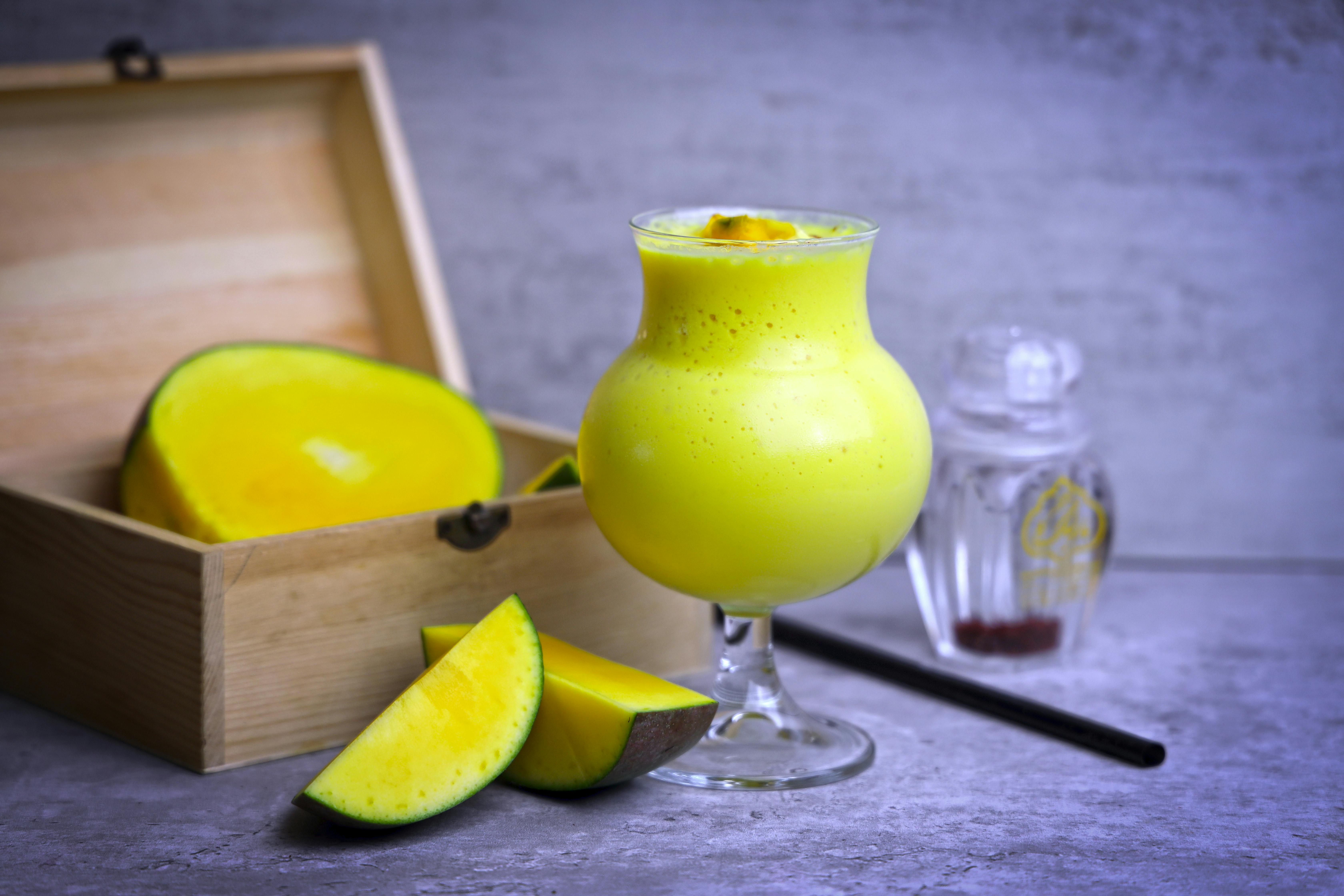 mango cocktail with a slice of mango on the side