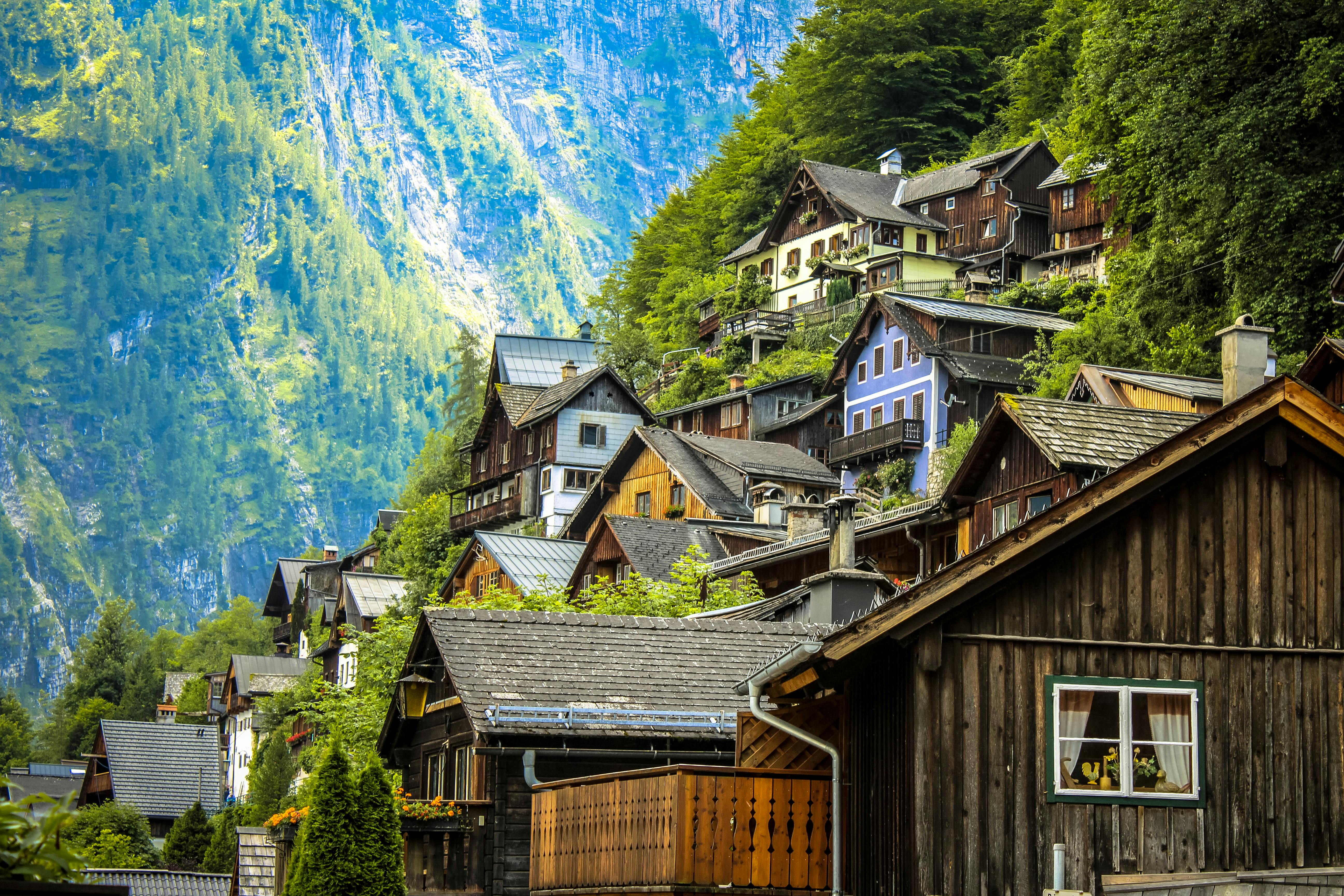 Houses Near the Mountain · Free Stock Photo