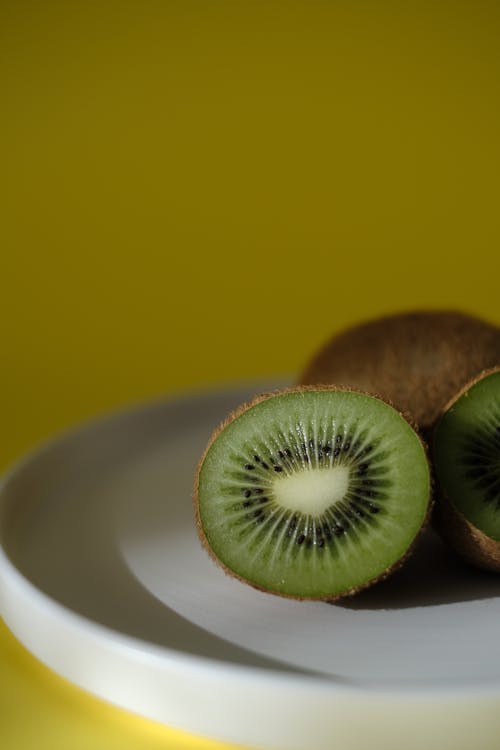 Plte with Kiwis