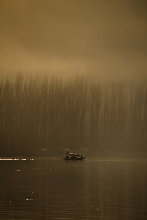 Photos gratuites de aube, bateau, brouillard