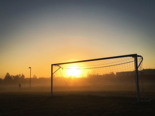 bezplatná Základová fotografie zdarma na téma fotbalový gól, hřiště, mlha Základová fotografie