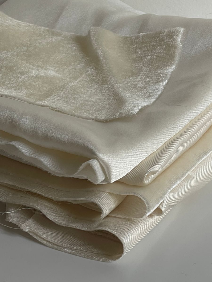 Boski Unstitched Suit, detail view