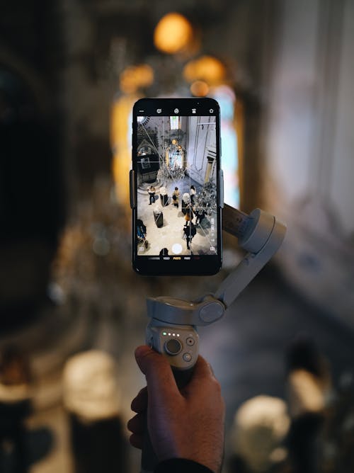 Gratis stockfoto met gimbal, hand, smartphone