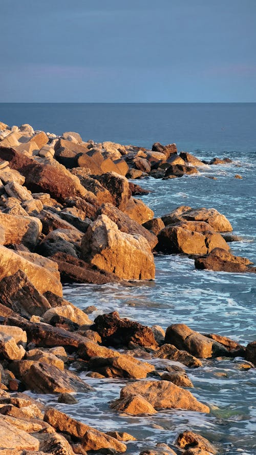 Kostnadsfri bild av hav, stenar, strand