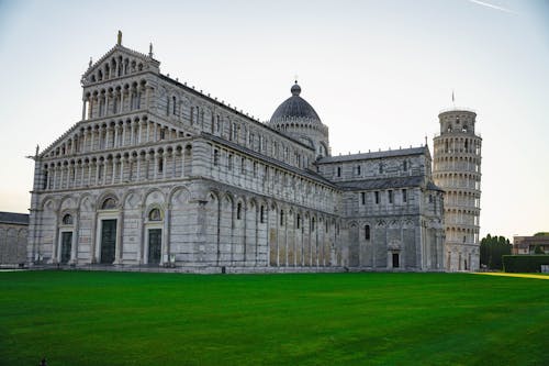 Kostenloses Stock Foto zu blauer himmel, der schiefe turm von pisa, italien