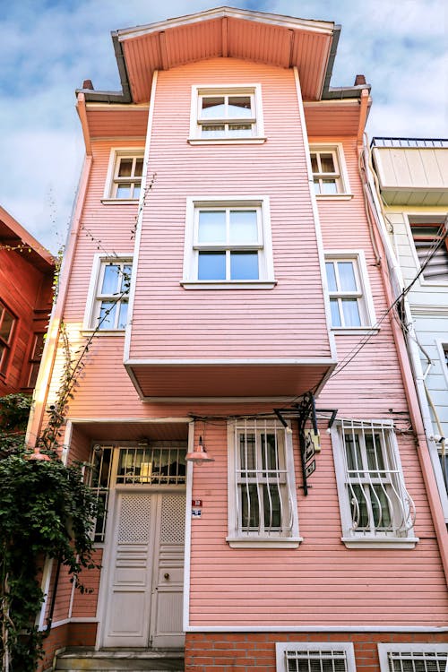 Gratis Foto stok gratis Arsitektur, bertingkat, berwarna merah muda Foto Stok