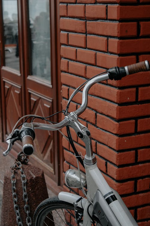 бесплатная Бесплатное стоковое фото с велосипед, вертикальный выстрел, крупный план Стоковое фото