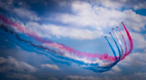 Photo D'avions Effectuant Des Acrobaties Aériennes