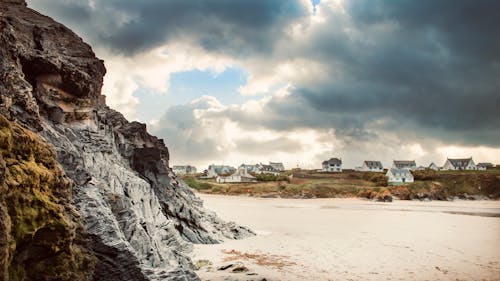 Foto profissional grátis de à beira-mar, areia, casas