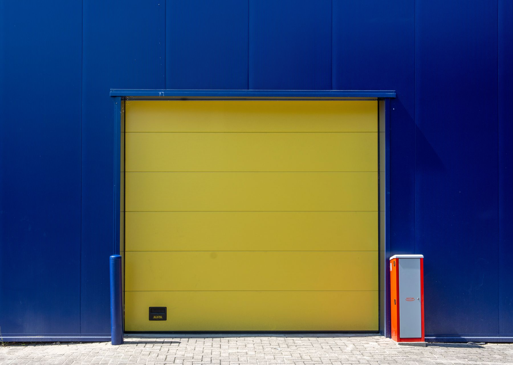 Removals and storage in Portinscale — crew wrapping and loading on moving day