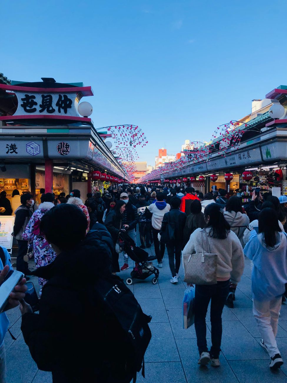 仲見世通りで食べ歩きが楽しい理由
