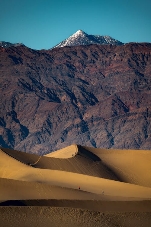Бесплатное стоковое фото с вертикальный выстрел, горы, долина смерти