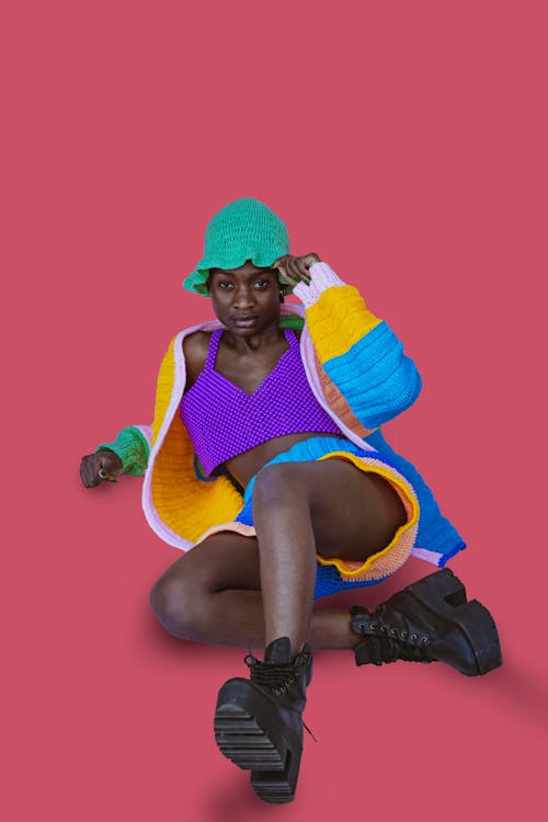 Základová fotografie zdarma na téma afroameričanka, barevný, klobouk