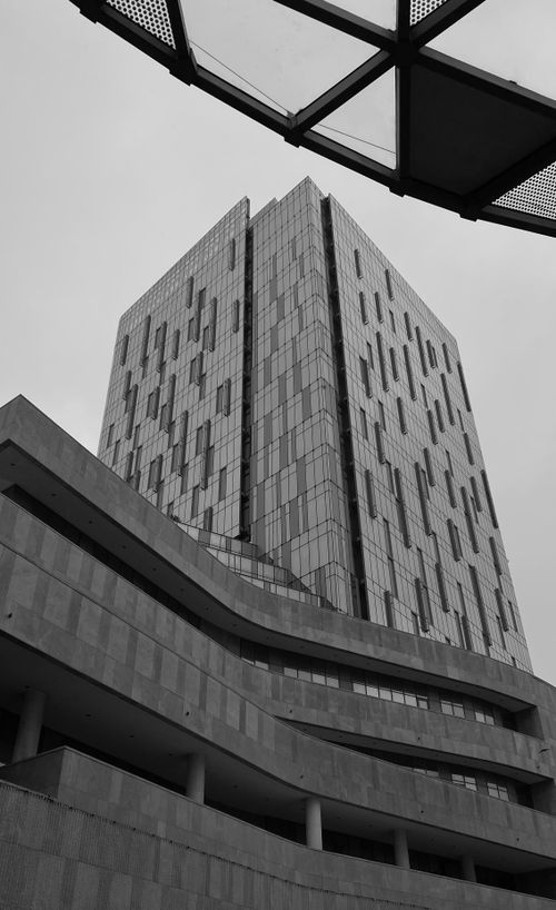 Free Architectural shot of a modern high-rise building in Istanbul, captured in monochrome. Stock Photo