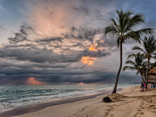 Gratis stockfoto met bewolkt, eiland, golven