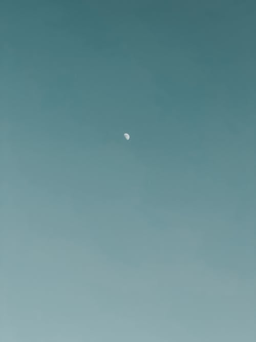 傍晚天空, 半月, 唯美壁紙 的 免費圖庫相片