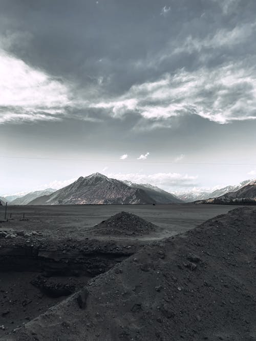 Darmowe zdjęcie z galerii z czarny piasek, dolina, dramatyczny