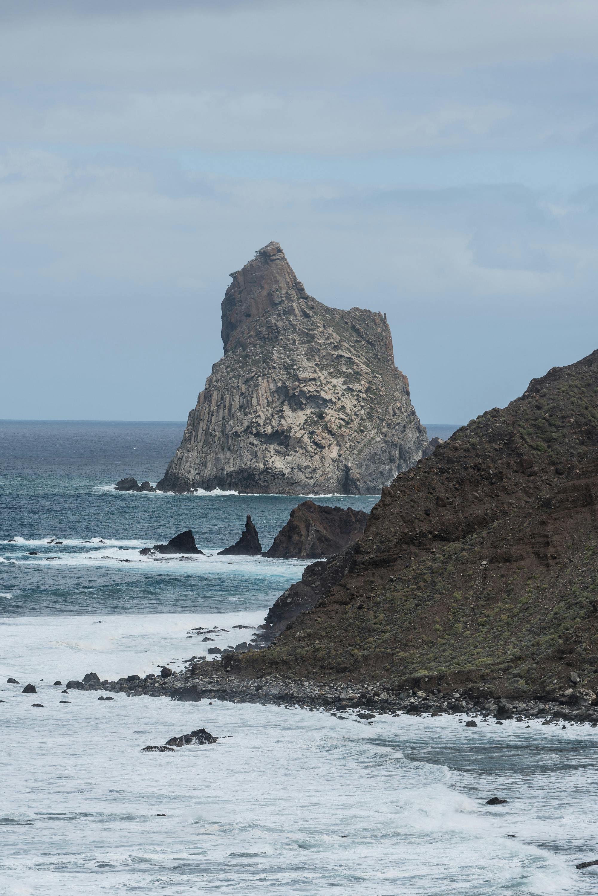 Do rocks prevent weeds better than mulch?