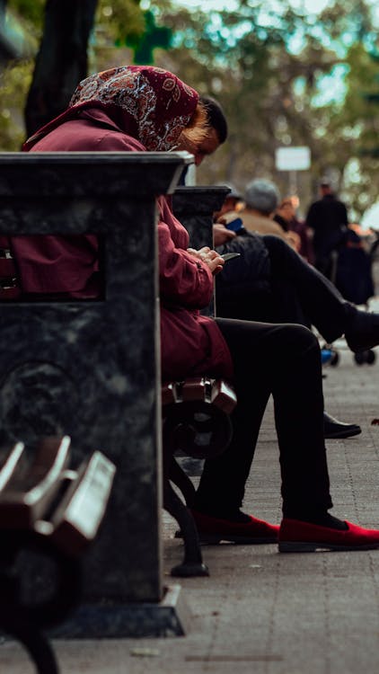 akıllı telefonlar, aygıtlar, banklar içeren Ücretsiz stok fotoğraf