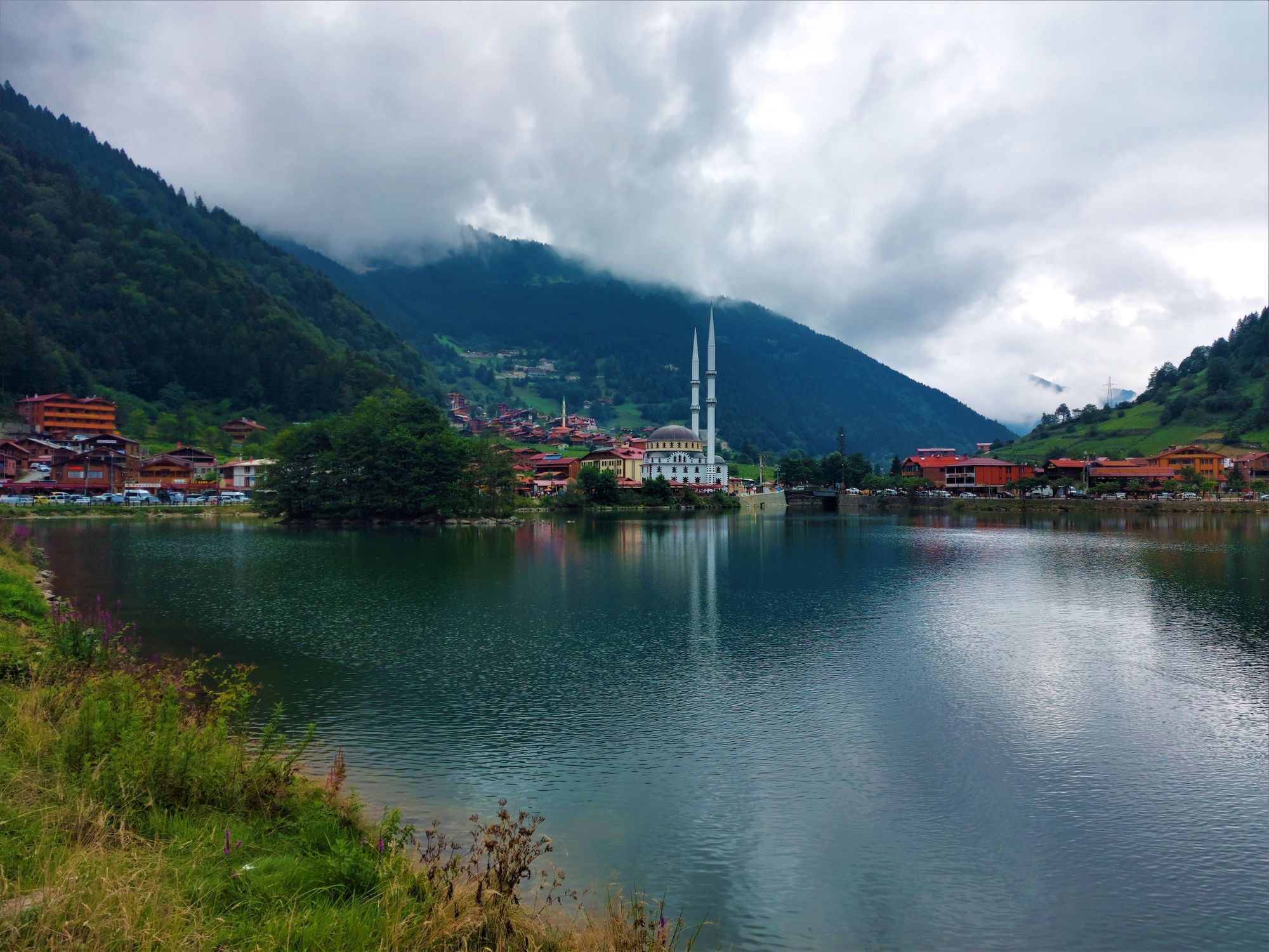 Uzung l Lake Surrounded With Mountains Free Stock Photo uzung-l-lake-surrounded-with-mountains-free-stock-photo