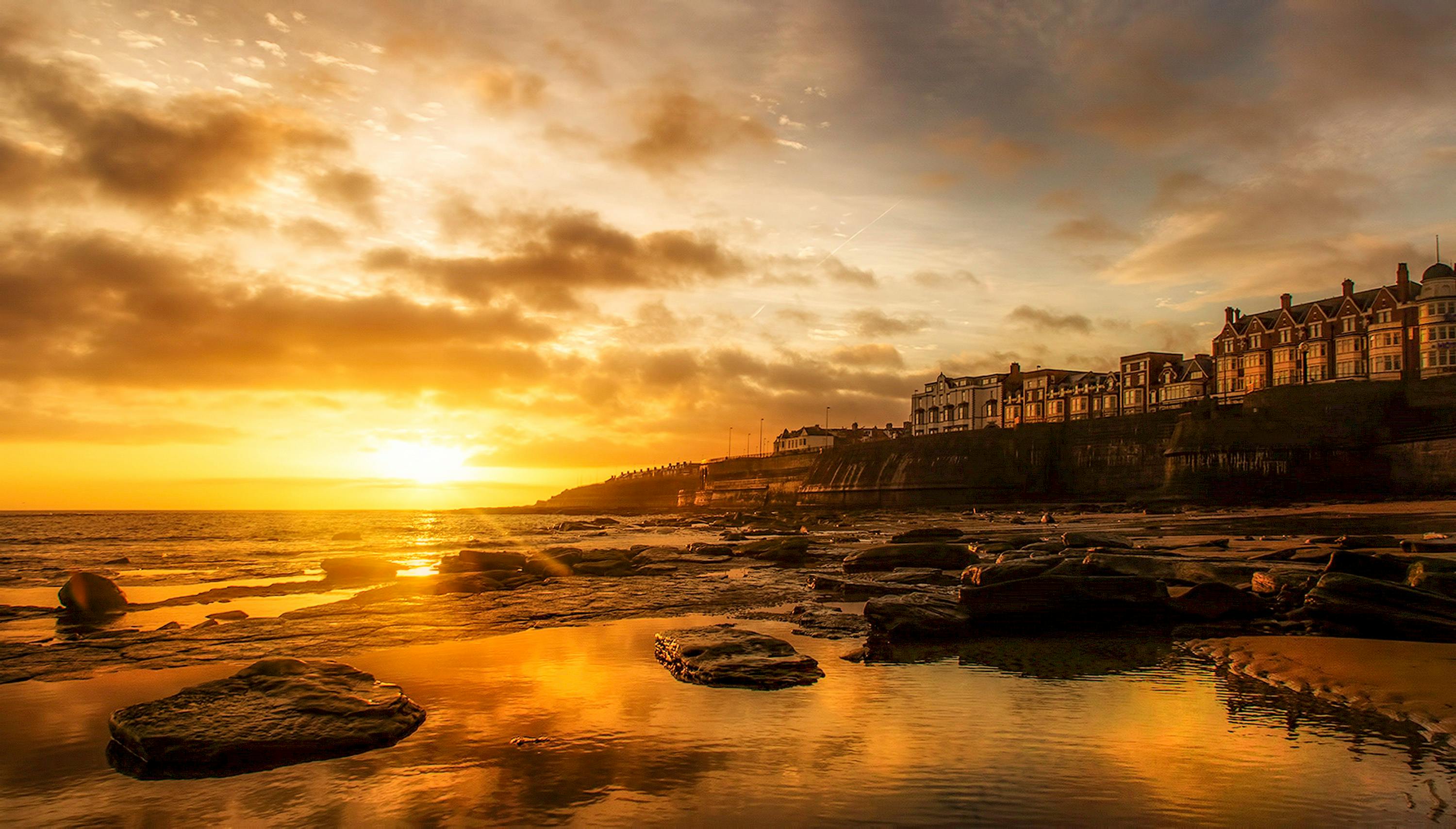 25 Gambar Pemandangan Matahari Terbenam Di Pantai Foto 