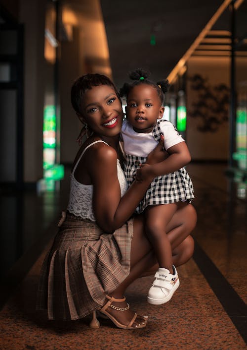 Gratis stockfoto met affectie, Afro-Amerikaanse vrouw, baby