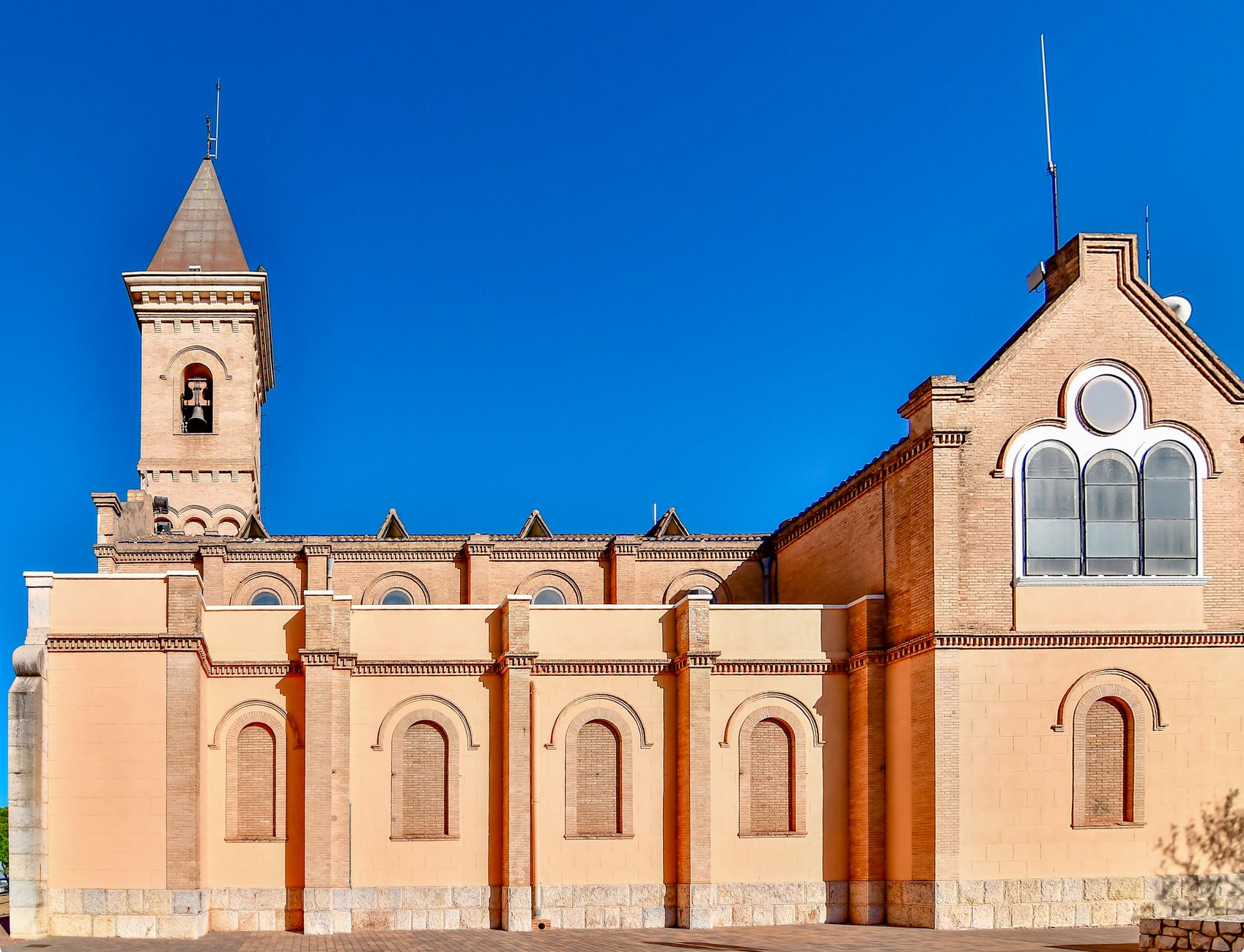 Vó Alzira celebrates anniversary with discounts and contest