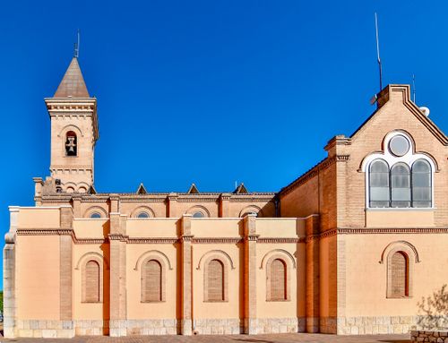 Free Scenic view of a historic church with a blue sky in Alzira, Spain. Stock Photo