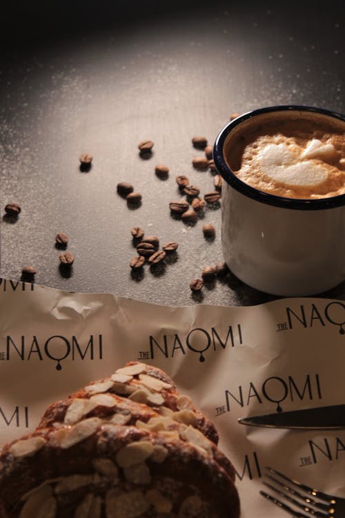Gratis stockfoto met brood, cafeïne, cappuccino