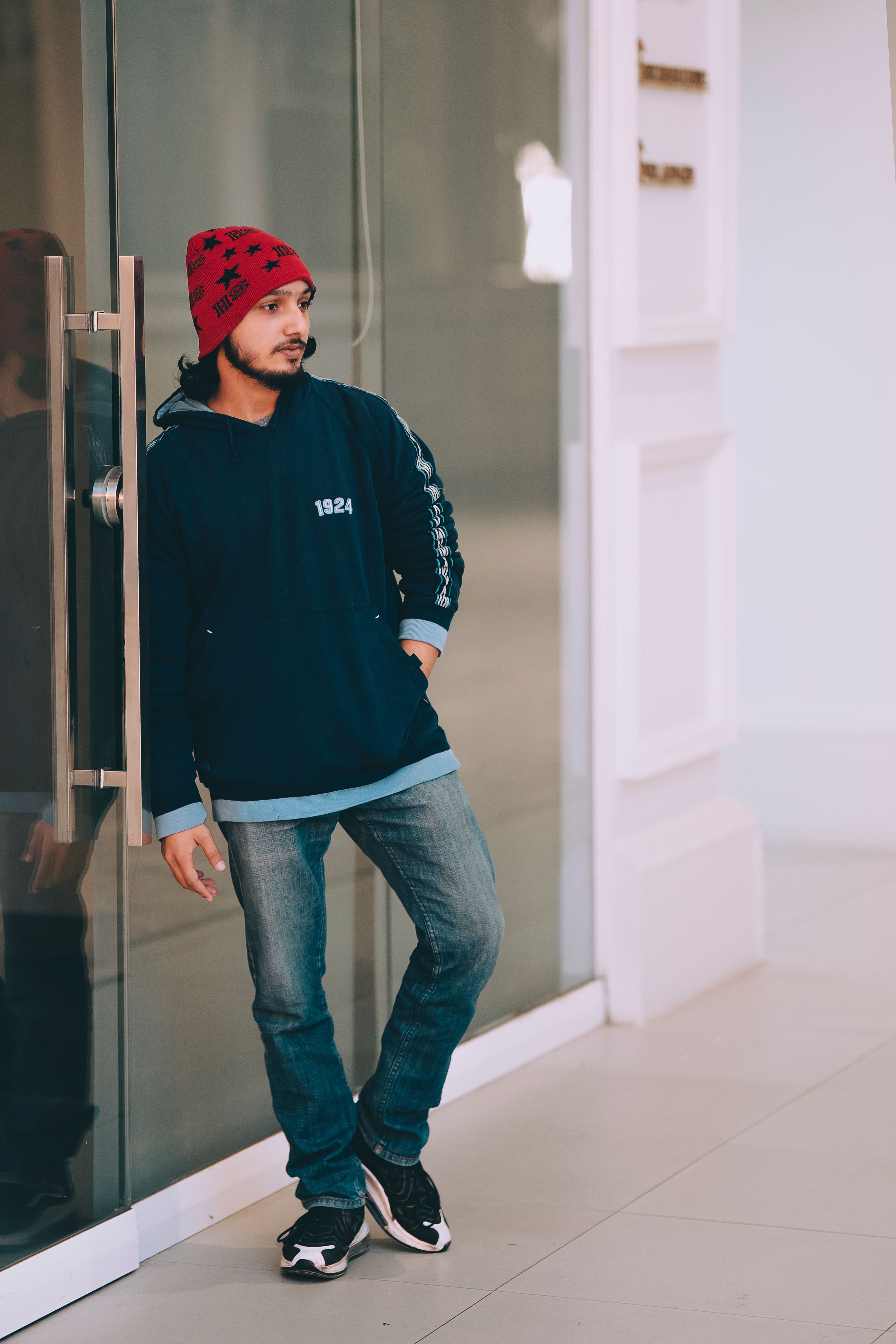 101. Rekomendasi Outfit Pria ke Mall Tanpa Terlalu Kasual
