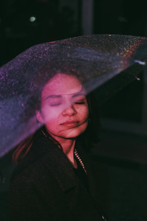 Foto d'estoc gratuïta de asiàtica, foto vertical, gotes de pluja