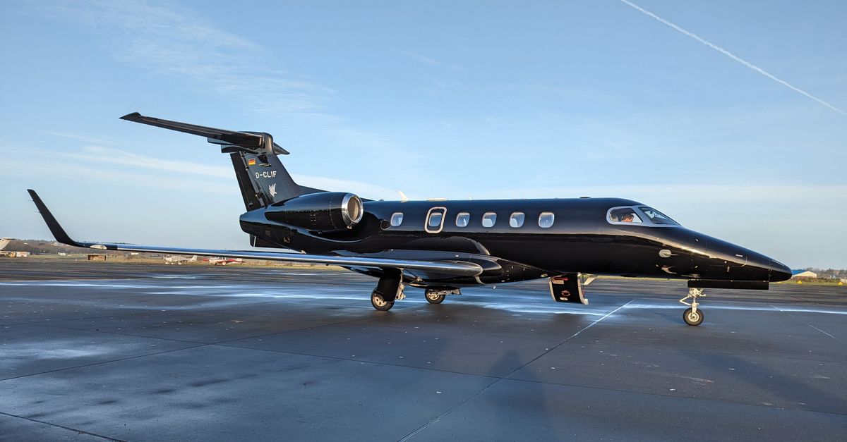 Embraer Phenom 300EV