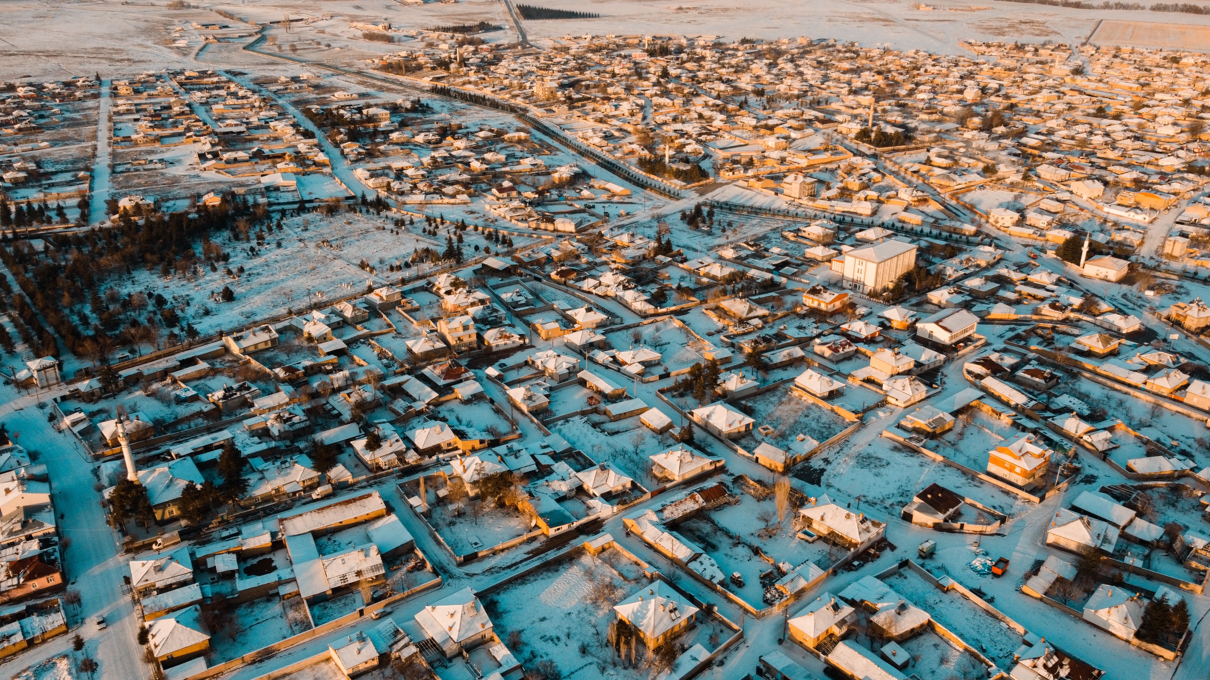 Stunning drone shot of Sarayönü, Konya, Turkey, blanketed in snow during winter.