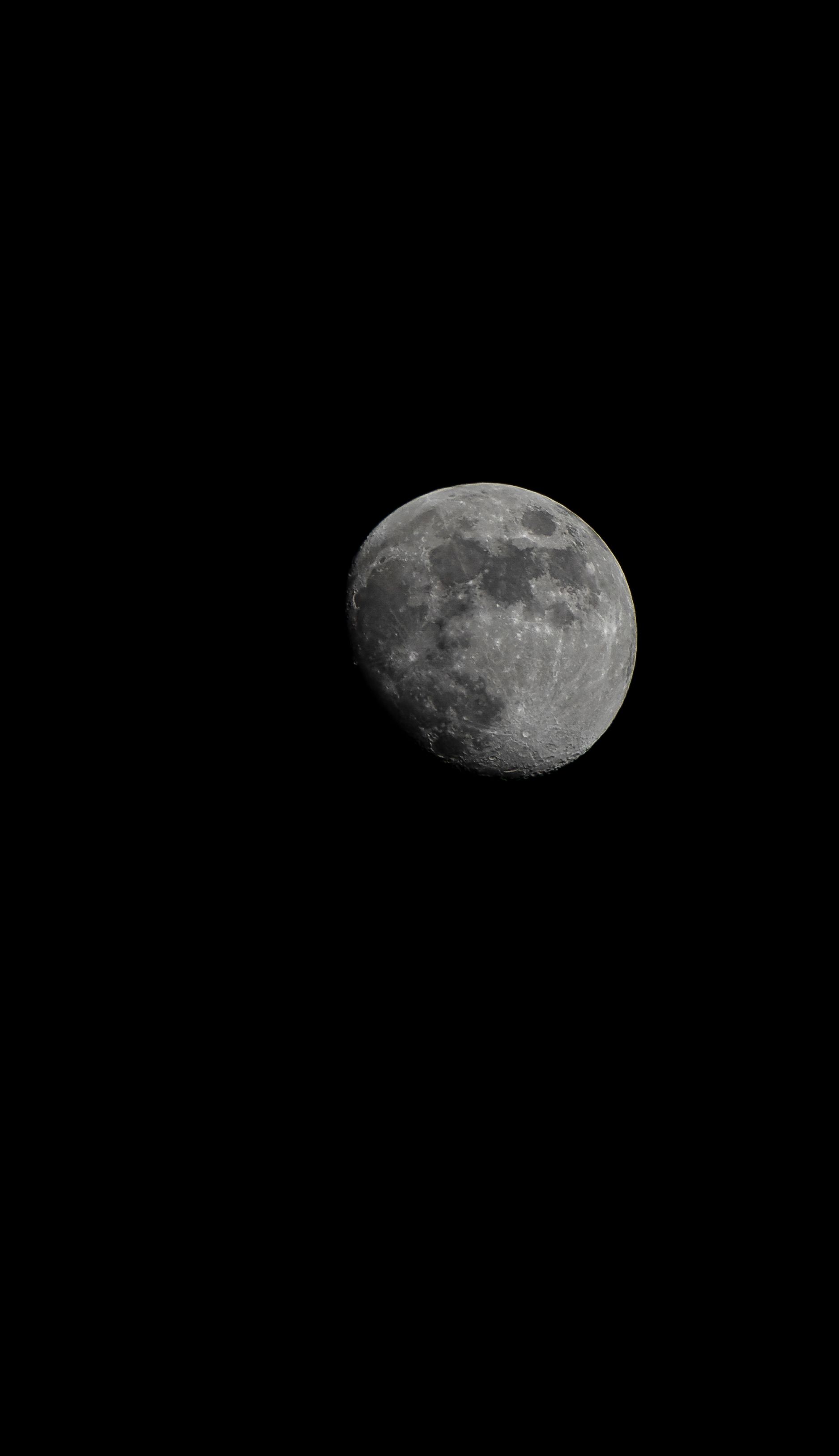 Full Moon in Black and White · Free Stock Photo