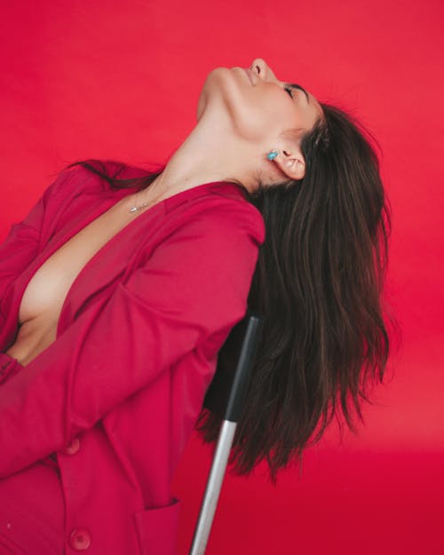 Základová fotografie zdarma na téma brunetka, červený kabát, sezení